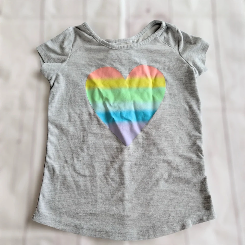 Members Mark Active Girls Size Small 5/6 T Shirt Short Sleeve Gray Rainbow Heart - Picture 1 of 8